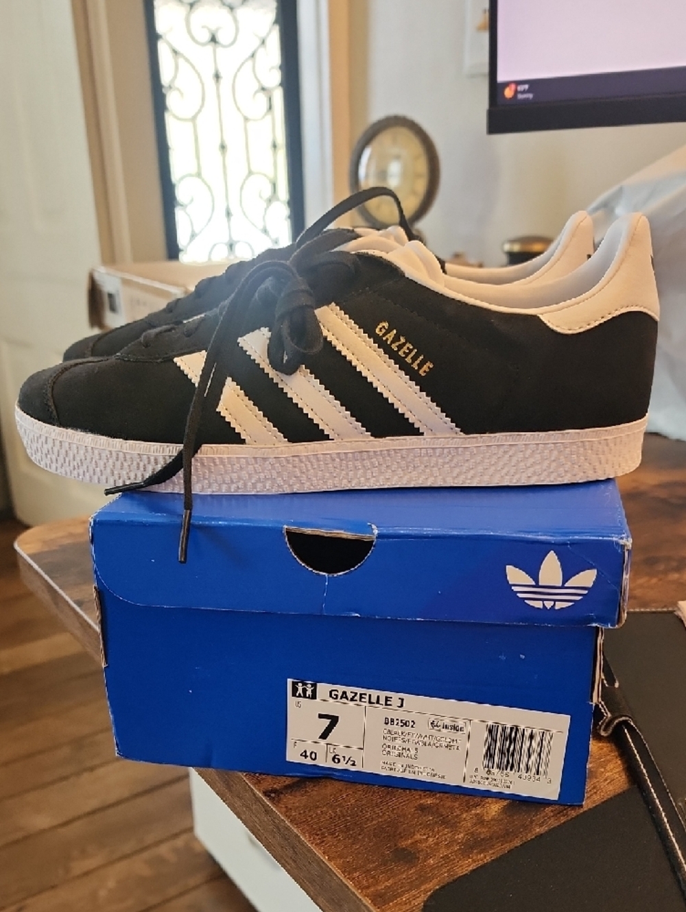 Adidas Gazelle Black & White Suede Sneakers Mens But Fit Womens 9 FREE SHIPPING